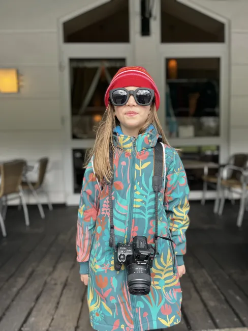 Kamera KidsKultur Kultur für Kinder Berlin Programm Kreative Bildung Ganzheitliche Erziehung KulturKids Architektur Museum Skizzenbuch Kindgerechte Kulturvermittlung Ästhetische Bildung Workshop Museumspädagogik Atelier Kreativworkshop basteln Lesen Entdecken Mind Body Soul skizzieren Ganzheitliche Förderung Emotionales Lernen Selbstregulation durch Kulturpädagogik Aktivitäten Prenzlauer Berg Berlin Kultur Programm Kreatives Lernen Workshop Berlin Künstlerische Früherziehung Ästhetische Wahrnehmung Malen 