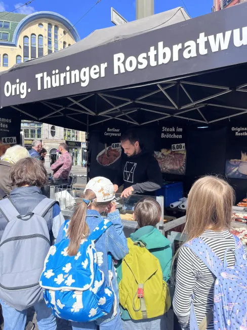 KidsKultur Kultur für Kinder Berlin Programm Kreative Bildung Ganzheitliche Erziehung KulturKids Architektur Museum Skizzenbuch Kindgerechte Kulturvermittlung Ästhetische Bildung Workshop Museumspädagogik Atelier Kreativworkshop basteln Lesen Entdecken Mind Body Soul skizzieren Ganzheitliche Förderung Emotionales Lernen Selbstregulation durch Kulturpädagogik Aktivitäten Prenzlauer Berg Berlin Kultur Programm Kreatives Lernen Workshop Berlin Künstlerische Früherziehung Ästhetische Wahrnehmung Malen Zeichnen 
