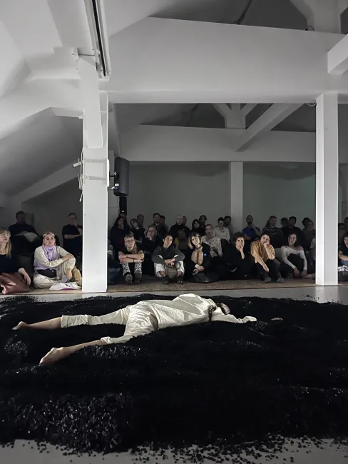 Performance KidsKultur Kultur für Kinder Berlin Programm Kreative Bildung Ganzheitliche Erziehung KulturKids Architektur Museum Skizzenbuch Kindgerechte Kulturvermittlung Ästhetische Bildung Workshop Museumspädagogik Atelier Kreativworkshop basteln Lesen Entdecken Mind Body Soul skizzieren Ganzheitliche Förderung Emotionales Lernen Selbstregulation durch Kulturpädagogik Aktivitäten Prenzlauer Berg Berlin Kultur Programm Kreatives Lernen Workshop Berlin Künstlerische Früherziehung Ästhetische Wahrnehmung 