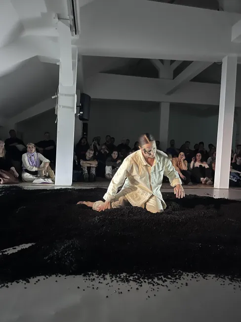 Performance KidsKultur Kultur für Kinder Berlin Programm Kreative Bildung Ganzheitliche Erziehung KulturKids Architektur Museum Skizzenbuch Kindgerechte Kulturvermittlung Ästhetische Bildung Workshop Museumspädagogik Atelier Kreativworkshop basteln Lesen Entdecken Mind Body Soul skizzieren Ganzheitliche Förderung Emotionales Lernen Selbstregulation durch Kulturpädagogik Aktivitäten Prenzlauer Berg Berlin Kultur Programm Kreatives Lernen Workshop Berlin Künstlerische Früherziehung Ästhetische Wahrnehmung