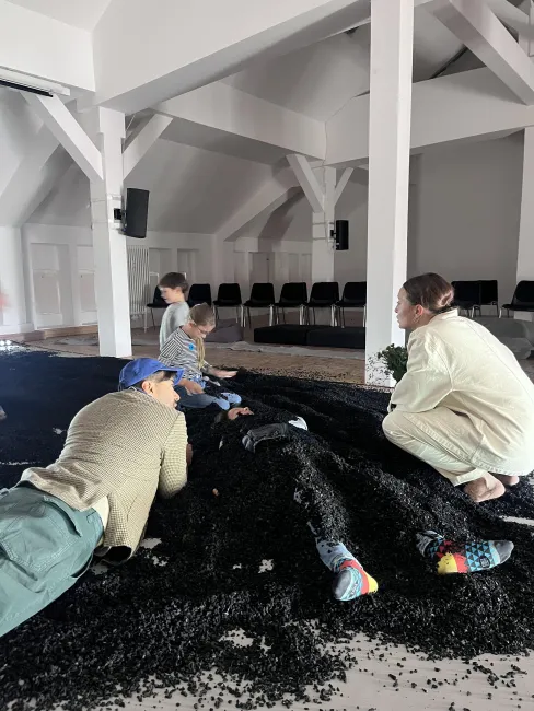 KidsKultur Kultur für Kinder Berlin Programm Kreative Bildung Ganzheitliche Erziehung KulturKids Architektur Museum Skizzenbuch Kindgerechte Kulturvermittlung Ästhetische Bildung Workshop Museumspädagogik Atelier Kreativworkshop basteln Lesen Entdecken Mind Body Soul skizzieren Ganzheitliche Förderung Emotionales Lernen Selbstregulation durch Kulturpädagogik Aktivitäten Prenzlauer Berg Berlin Kultur Programm Kreatives Lernen Workshop Berlin Künstlerische Früherziehung Ästhetische Wahrnehmung Malen Zeichnen 