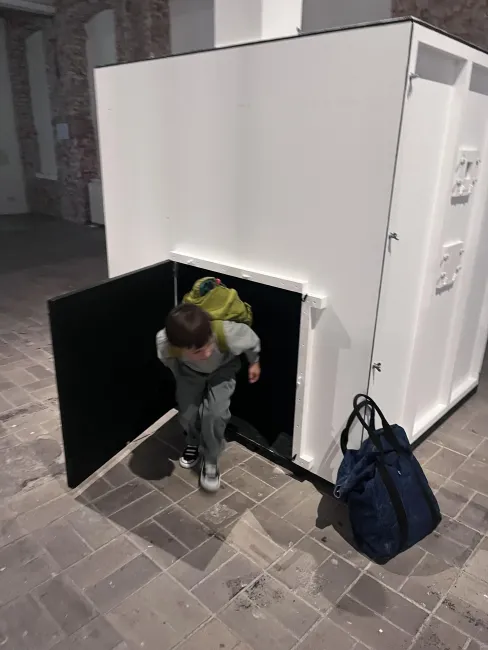 KidsKultur Kultur für Kinder Berlin Programm Kreative Bildung Ganzheitliche Erziehung KulturKids Architektur Museum Skizzenbuch Kindgerechte Kulturvermittlung Ästhetische Bildung Workshop Museumspädagogik Atelier Kreativworkshop basteln Lesen Entdecken Mind Body Soul skizzieren Ganzheitliche Förderung Emotionales Lernen Selbstregulation durch Kulturpädagogik Aktivitäten Prenzlauer Berg Berlin Kultur Programm Kreatives Lernen Workshop Berlin Künstlerische Früherziehung Ästhetische Wahrnehmung Malen Zeichnen 