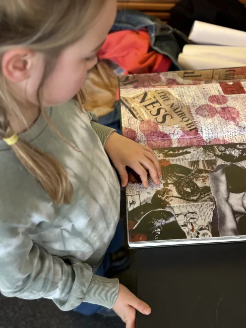 Kind Kinder Kultur Kulturelle Bildung Firouz Mostovfi Mind Body Soul Kreativität Reflexion Identität Tradition Zukunft Empathie Kunst Architektur Design Musik Tanz Bewegung Natur Umwelt Geschichte Gemeinschaft Diversität Lernen Erfahrung Selbstbewusstsein Ausdruck Kommunikation Selbstreflexion Kunstvermittlung Museum Ausstellung Fotografie Malerei Theater Skulptur Film Sprache Interaktion Entdeckung Experimentieren Wahrnehmung Inspiration Forschen Freiheit Abenteuer Spiel Austausch Begegnung